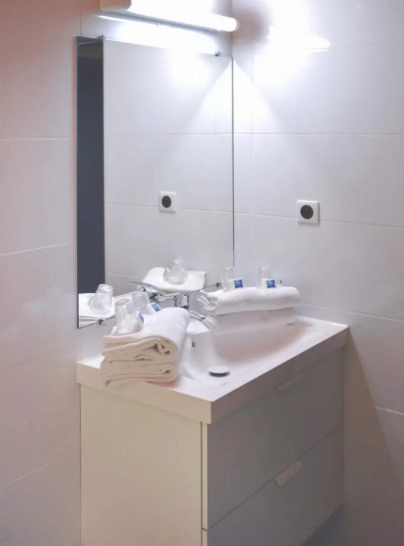 Ibis Budget Hyeres Centre Ville 2*,